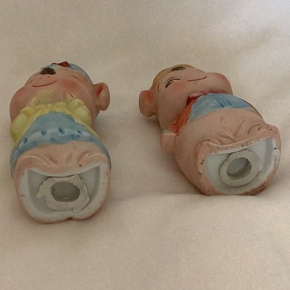 Vintage Bisque Handpainted Flirting Boy & Blushing Girl Pig Salt & Pepper Shaker - Picture 5 of 6